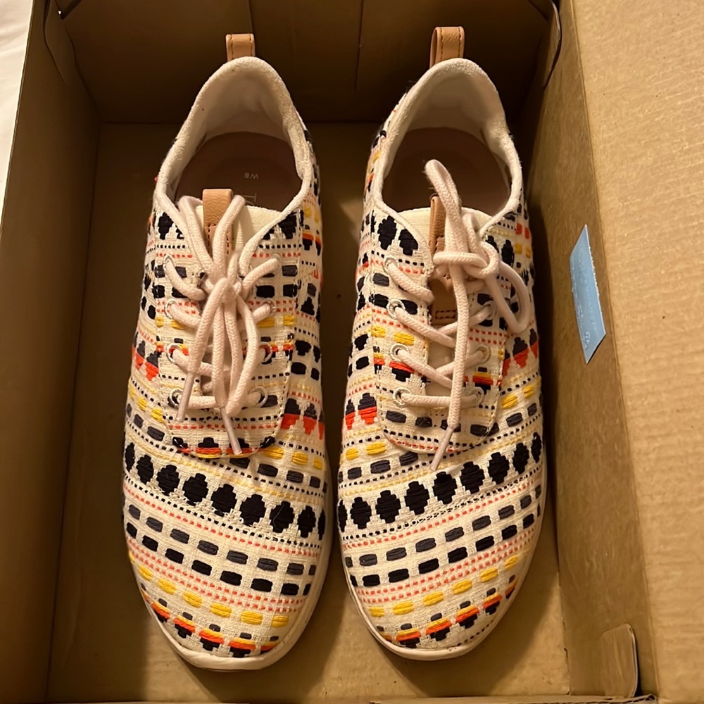 Tom’s shoes size 8 womens